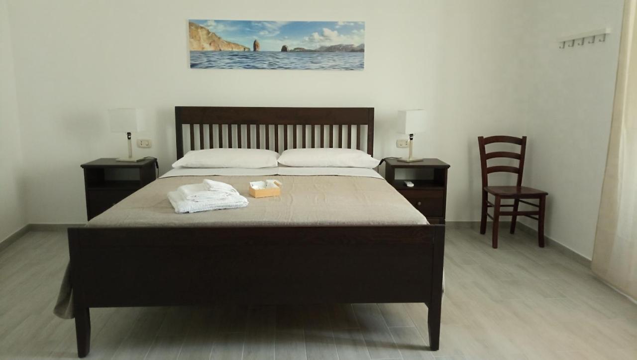 Holiday Home Tarinuzza 利帕里 外观 照片
