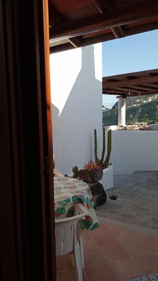 Holiday Home Tarinuzza 利帕里 外观 照片