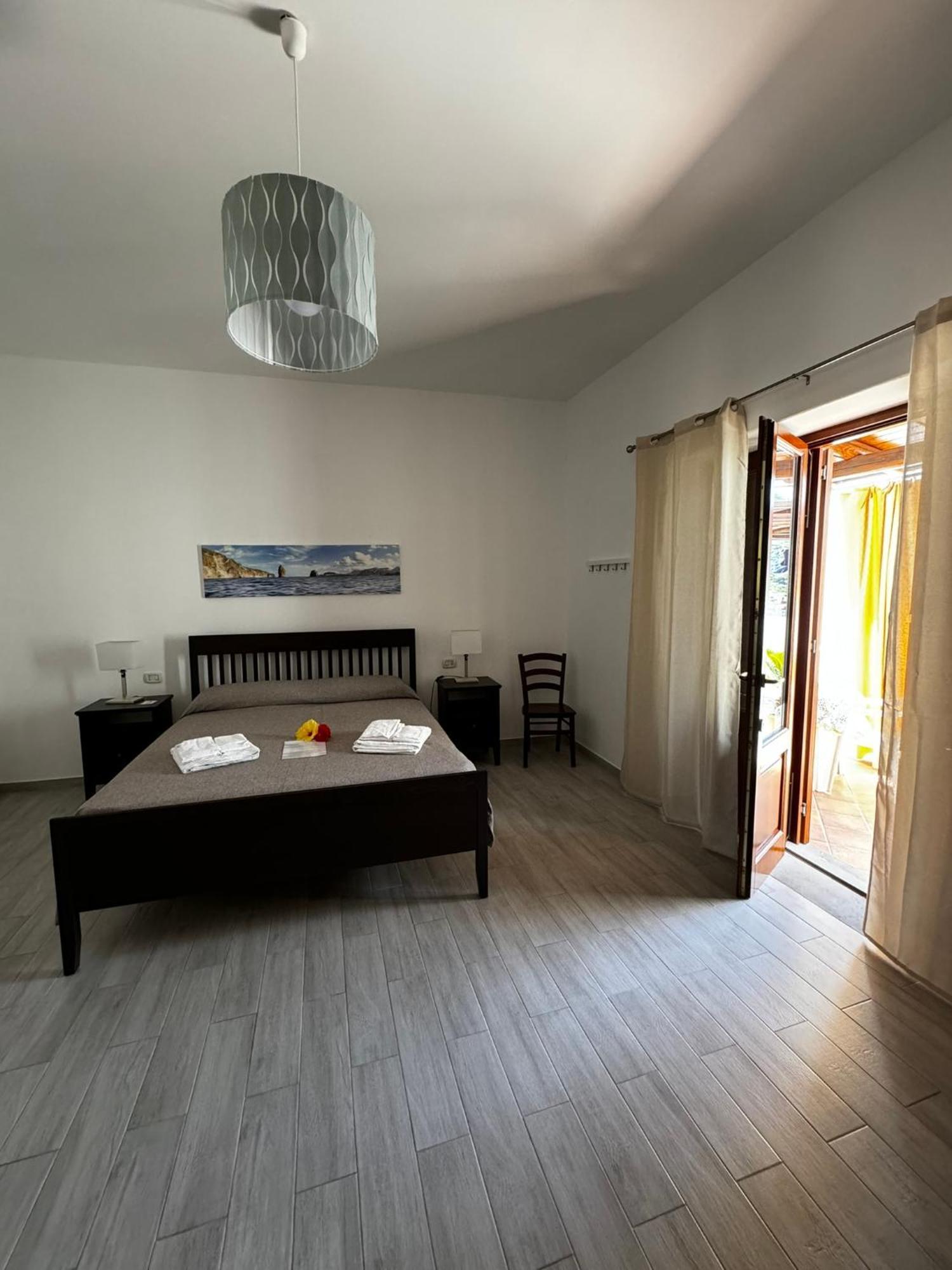 Holiday Home Tarinuzza 利帕里 外观 照片